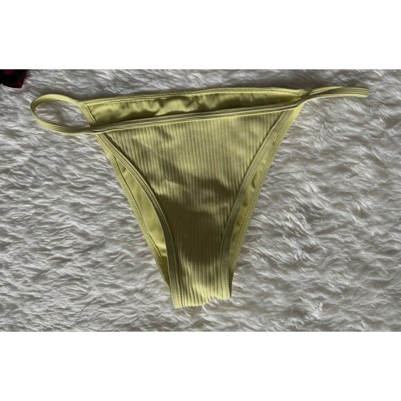 Bikini lot.. 4 bikini tops, 1 bottom and 1 bikini set SMALL - Picture 8 of 12